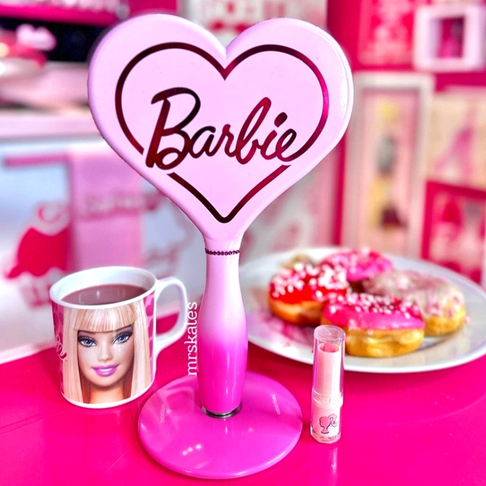 Barbie LED Handheld Mirror - Picture 16 of 16